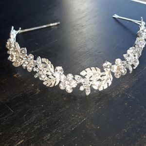 Jeweled hair piece